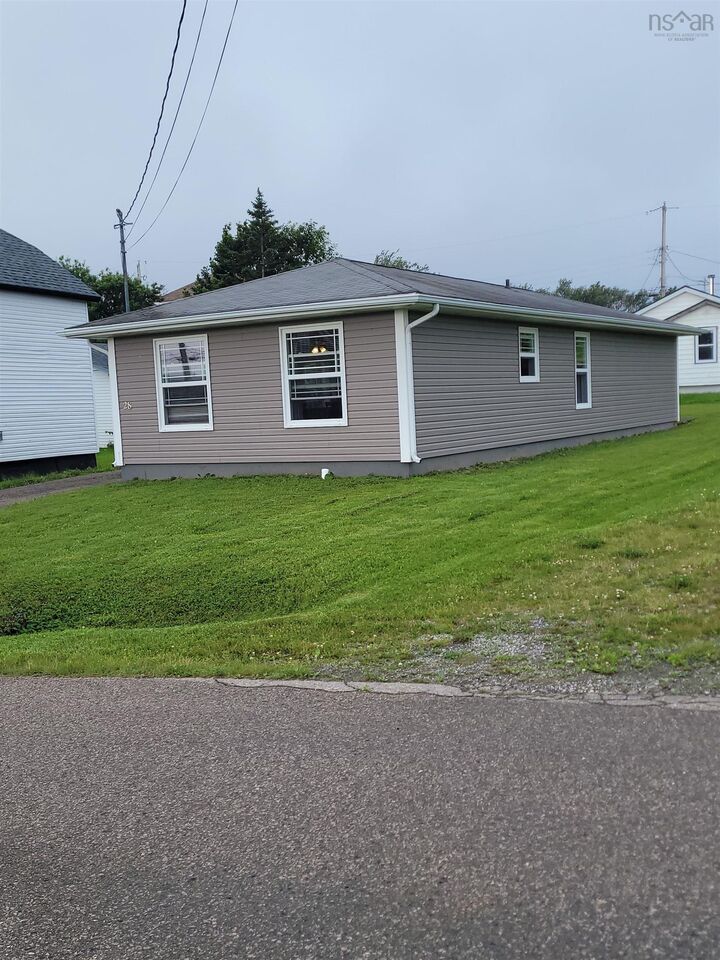 28 Pleasant Street — photo 1