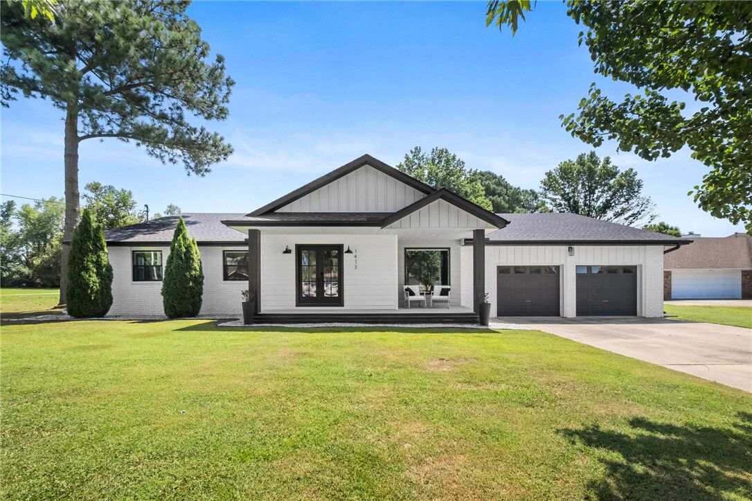 Property Photo:  1413 Mayflower Road  AR 72713 