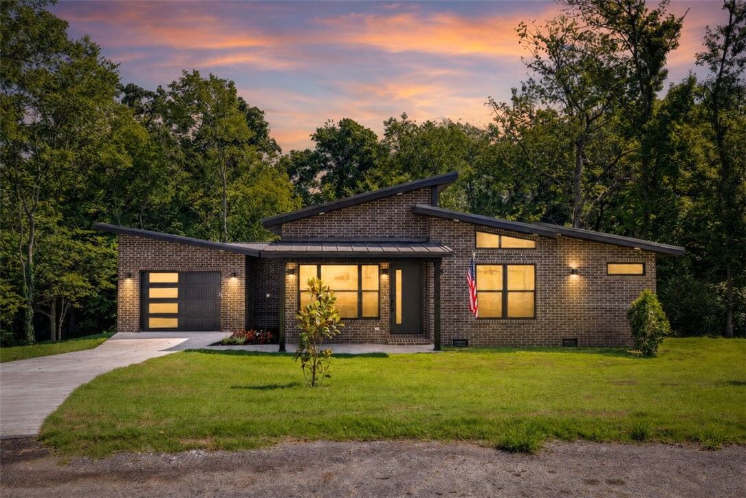 Property Photo:  5 Briscoe Place  AR 72715 