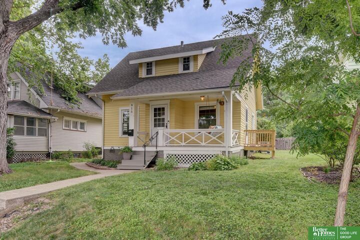 Property Photo:  915 S 38th Avenue  NE 68105 