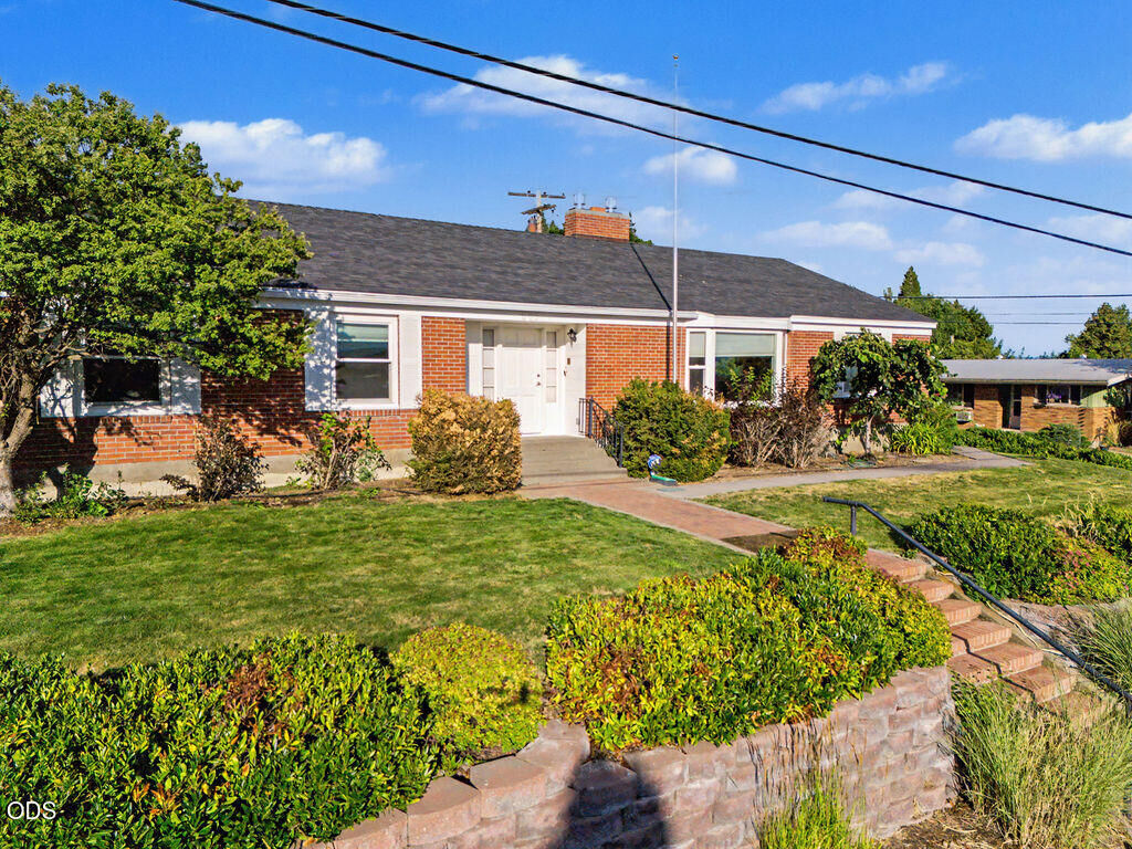 Property Photo:  605 Hillside Avenue  OR 97601 