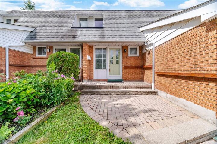 Property Photo: 667 Green Meadow Crescent ON L5A 2V3
