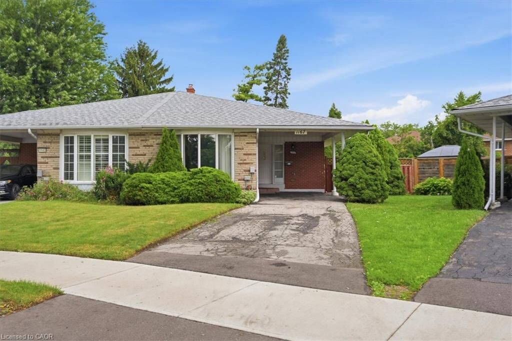 Property Photo: 1167 Saturnia Crescent ON L4Y 2M2