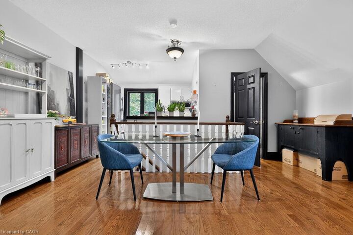 Property Photo:  3 Appleridge Court Loft  ON L0R 1H3 