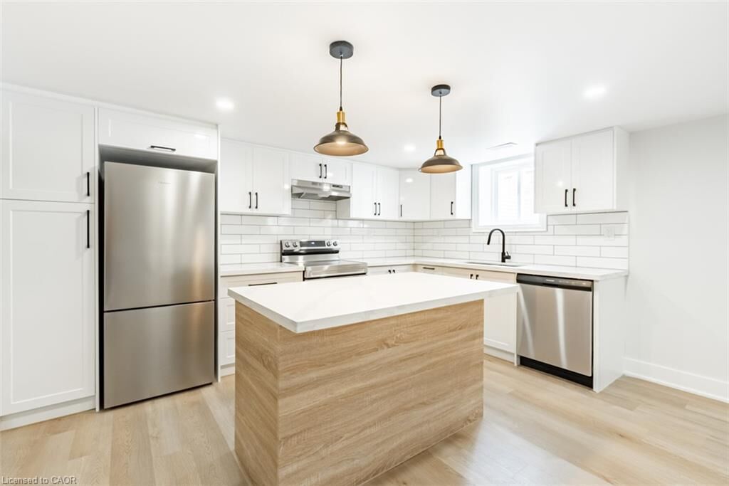 Property Photo:  172 Fennell Avenue E Lower  ON L9A 1S3 
