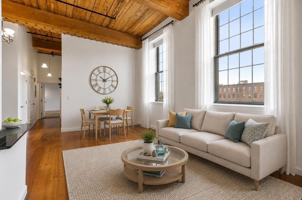 Property Photo:  52 Lawrence Dr 515  MA 01854 