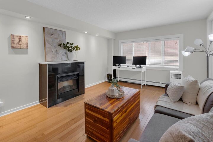 Property Photo: 728 3 Avenue NW 204 AB T2N 0J1