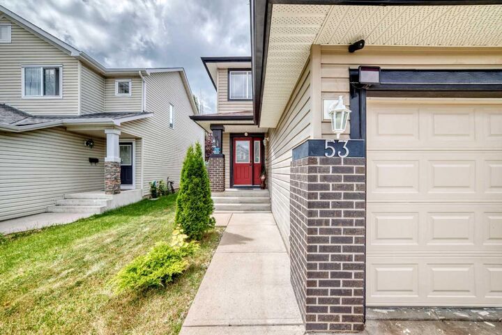 Property Photo: 53 Everhollow Park SW AB T2Y 4R3