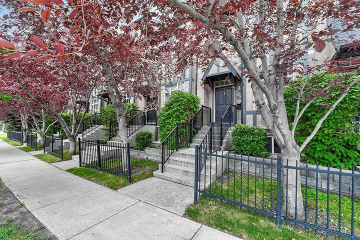 Property Photo:  6 Scarpe Drive SW 20  AB T2T 6P2 