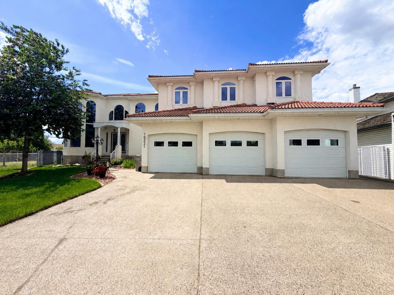 Property Photo:  10221 74 Avenue  AB T8W 2K9 