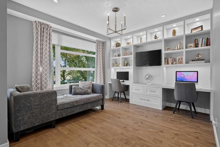 Property Photo:  3507 40 Street SW  AB T3E 3K3 