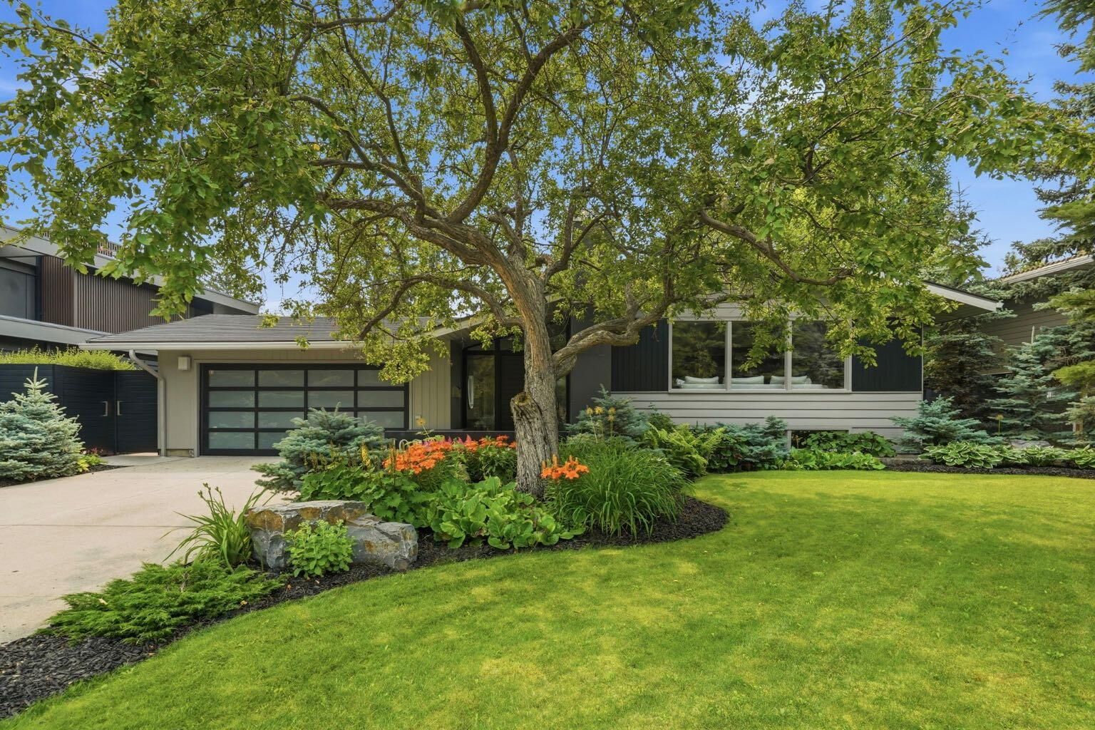 Property Photo: 1021 Bel-Aire Drive SW AB T2V 2C1
