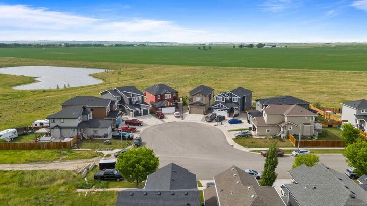 Property Photo: 718 Hampshire Cove NE AB T1V 0E6