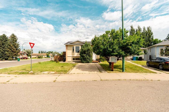 Property Photo: 194 Mt Blakiston Road W AB T1K 6M5