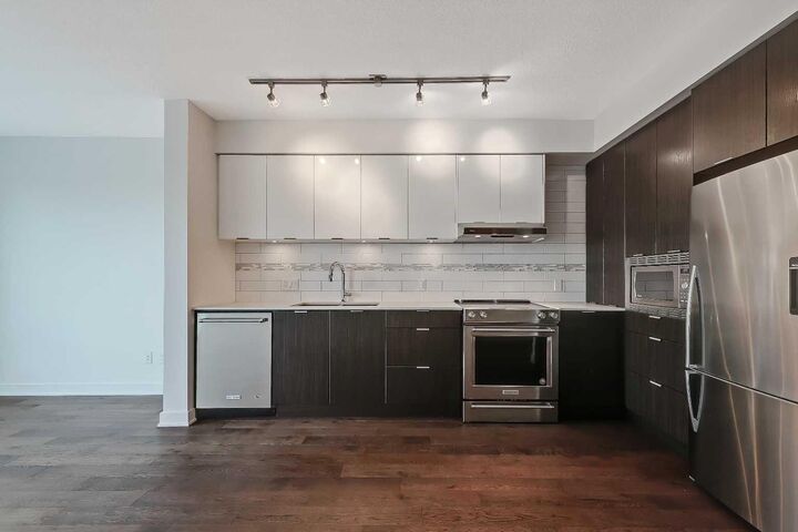 Property Photo: 930 6 Avenue SW 3208 AB T2P 1J3