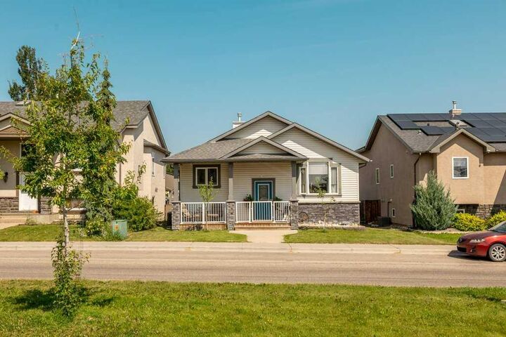 Property Photo:  215 Grand River Boulevard W  AB T1K 8C5 