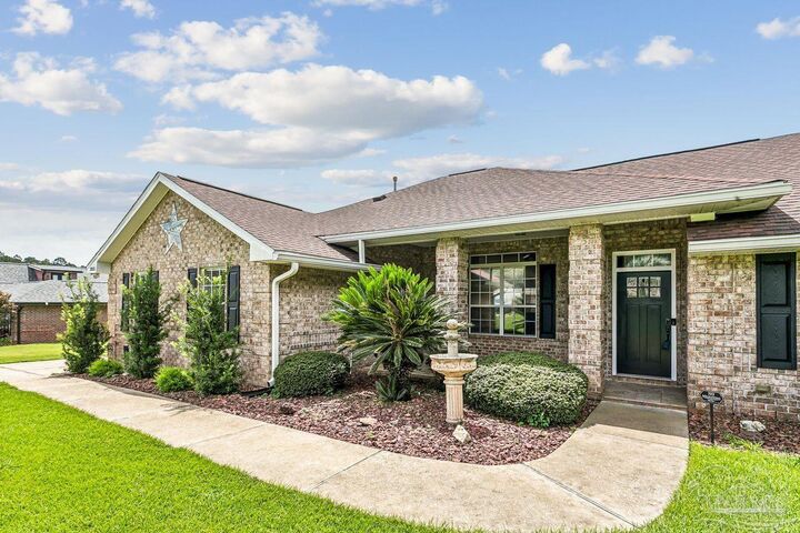 Property Photo: 3055 Wallace Lake Rd FL 32571