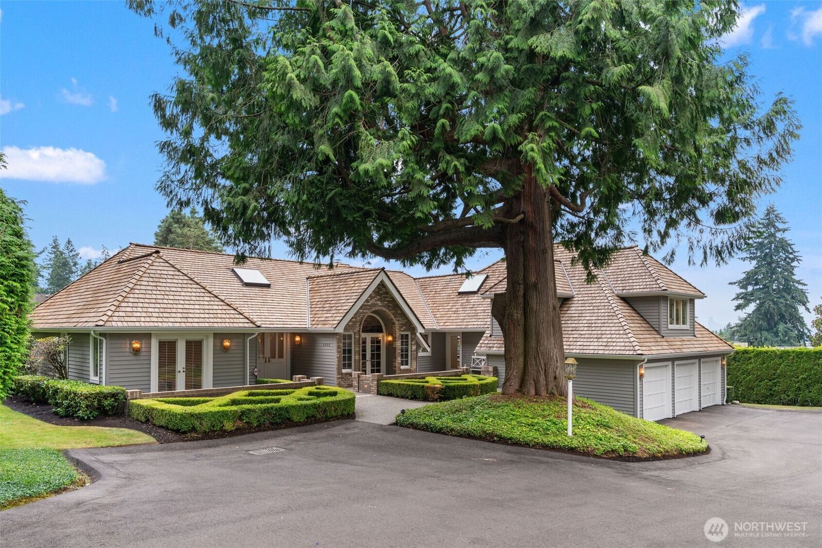 Property Photo: 2055 94th Avenue NE WA 98004