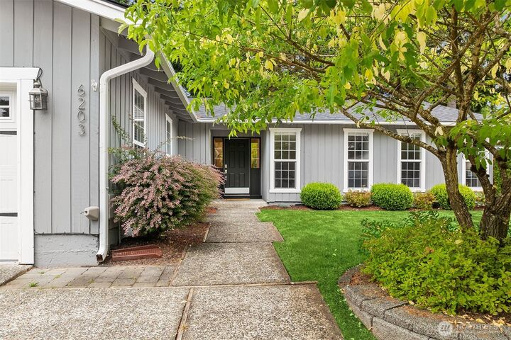 Property Photo:  6203  144th Avenue NE  WA 98052 
