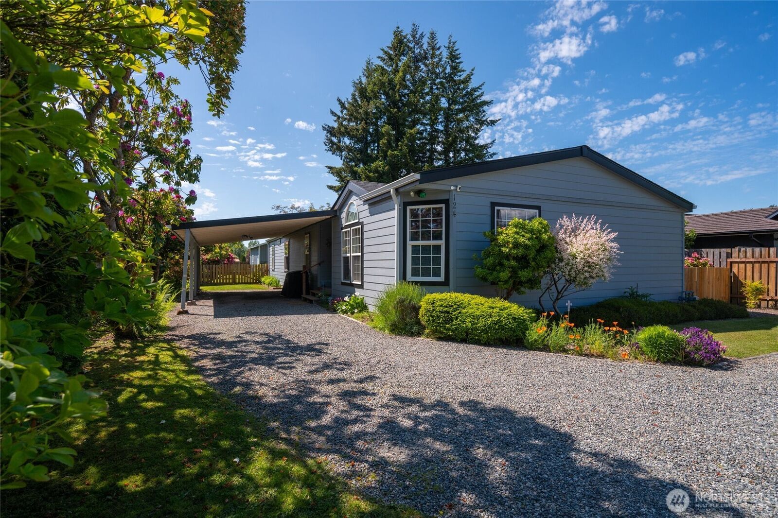 Property Photo:  124 N Central Avenue  WA 98284 