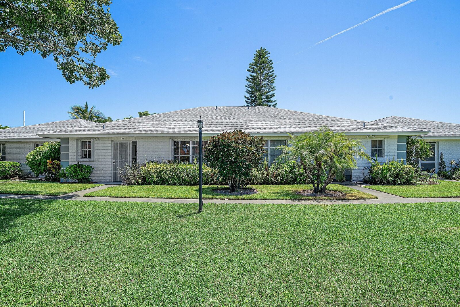 Property Photo:  1440 SW 28th Avenue 10  FL 33426 