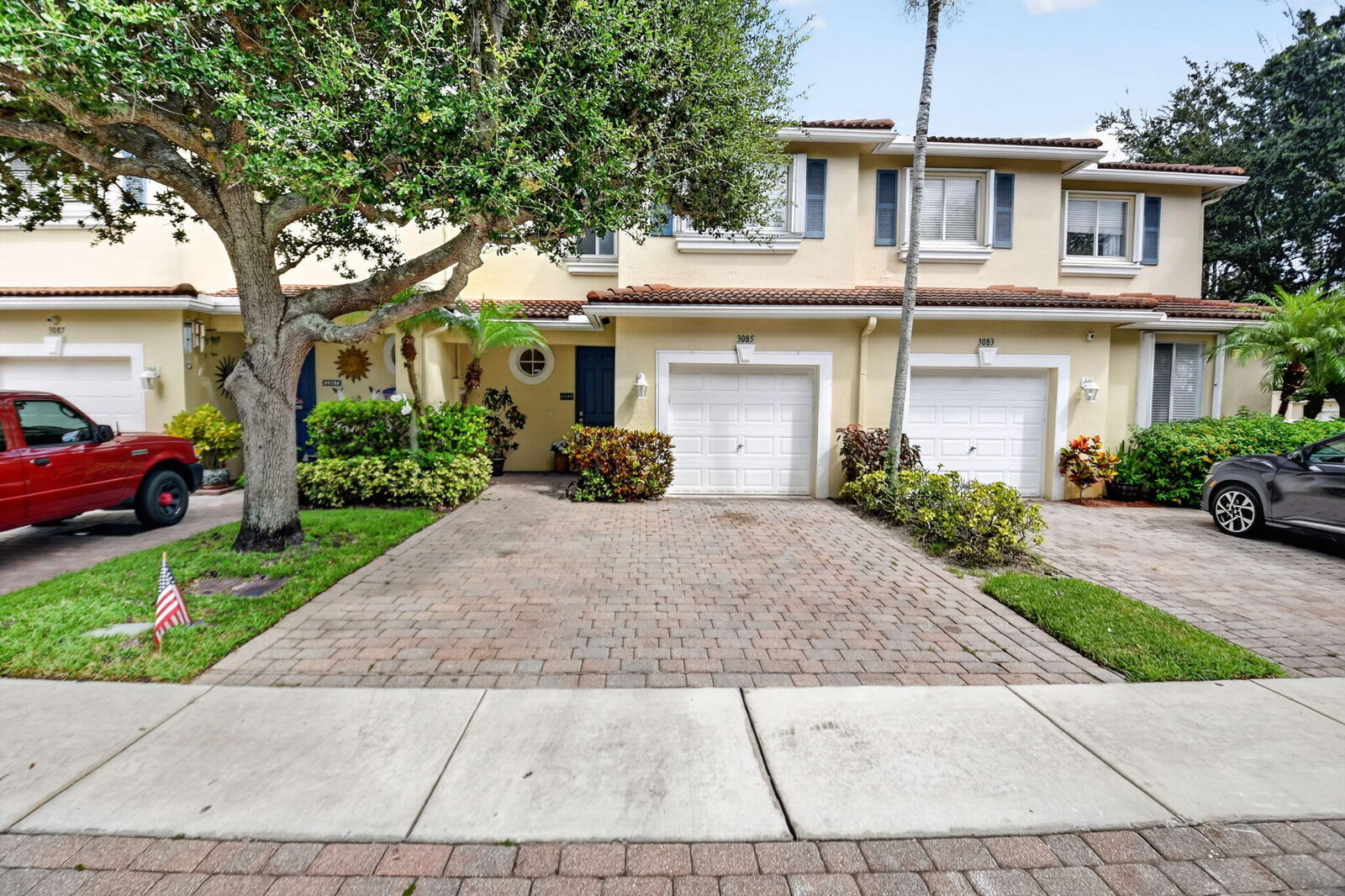 Property Photo: 3085 N Evergreen Circle FL 33426