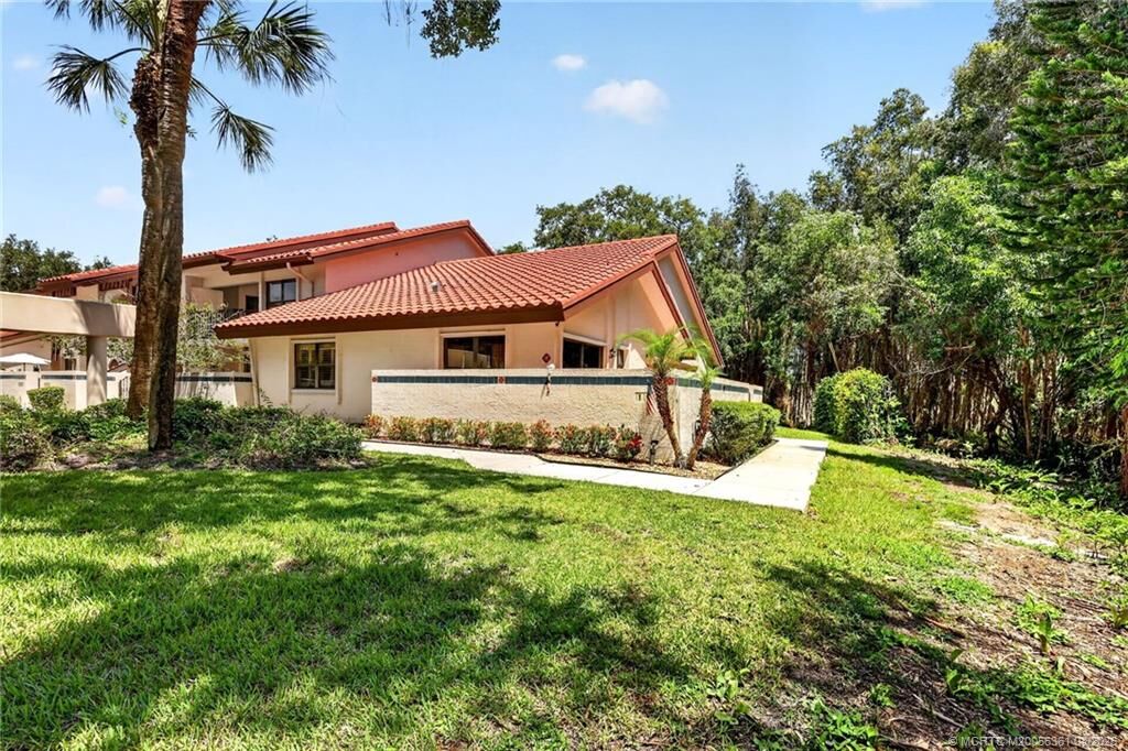 Property Photo: 6041 SE Martinique Drive 104 FL 34997