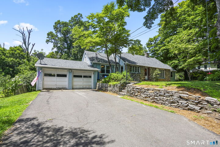 Property Photo:  27 Bevin Boulevard  CT 06424 