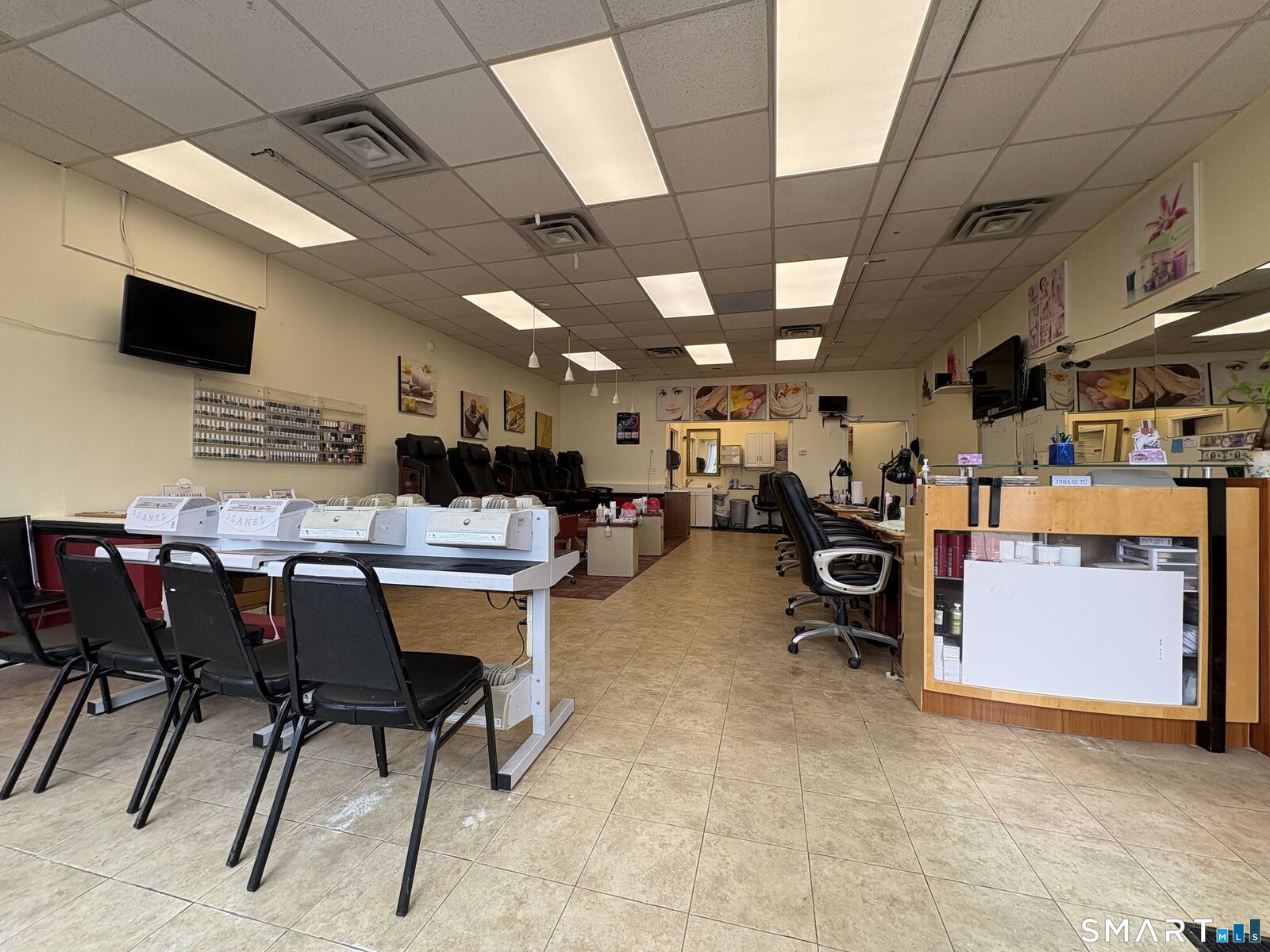 Property Photo:  