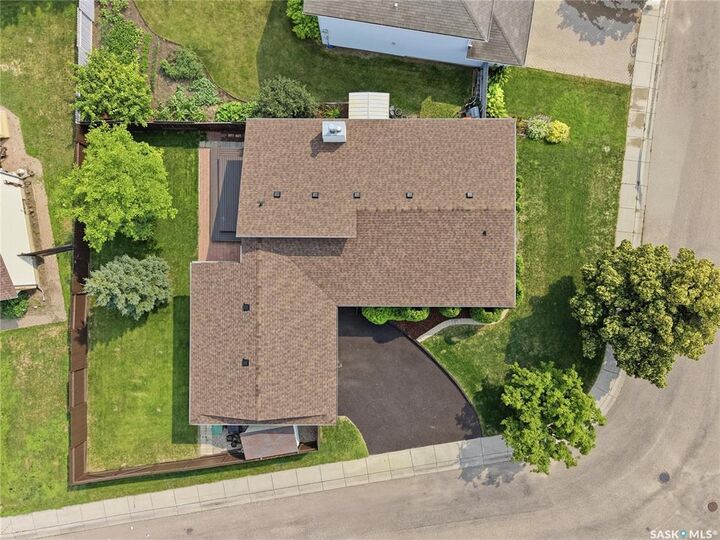 Property Photo:  746 Wilkinson Way  SK S7N 3L5 