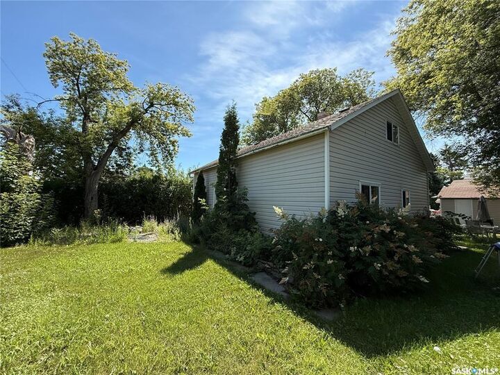 Property Photo:  29 Carlton Street  SK S0C 2H0 