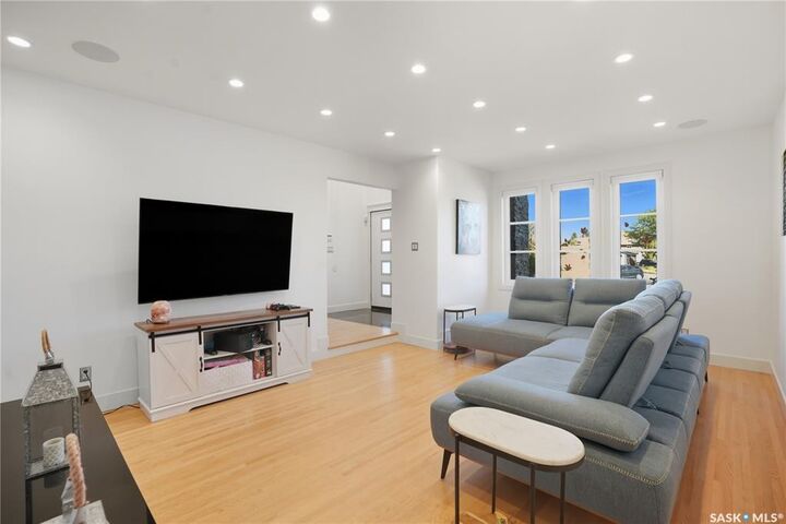 Property Photo: 34 Leslie Place SK S4S 6R2