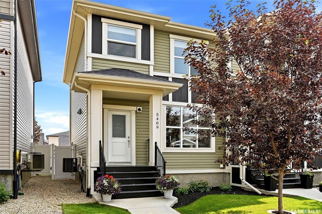 Property Photo:  5409 Green Silverberry Drive E  SK S4V 3M5 