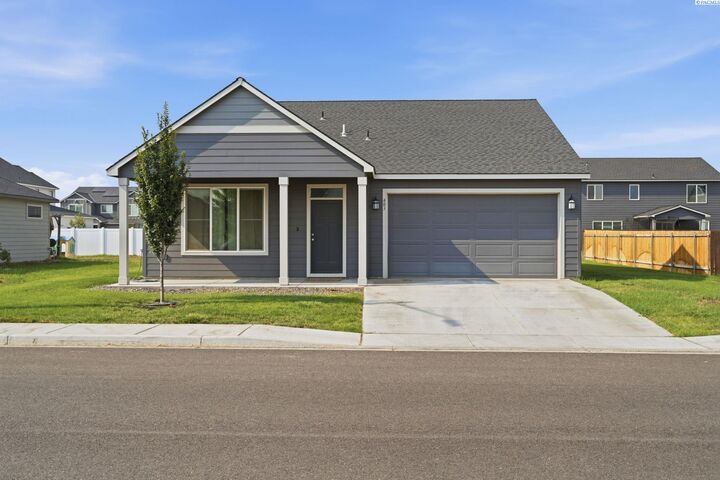 Property Photo:  403 Emerald Ave  WA 98930 