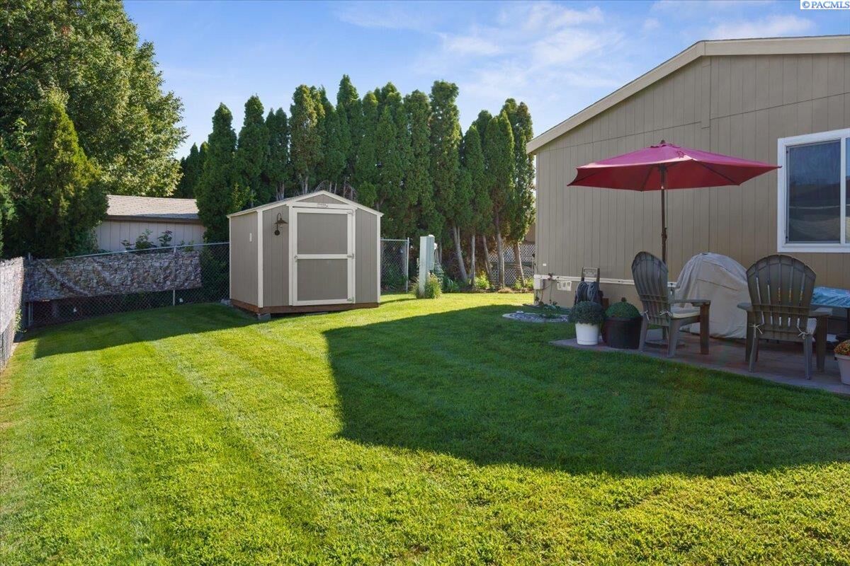 Property Photo: 30 Mercury Dr WA 99354
