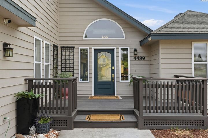 Property Photo:  4489 Northlake Dr  WA 99353 