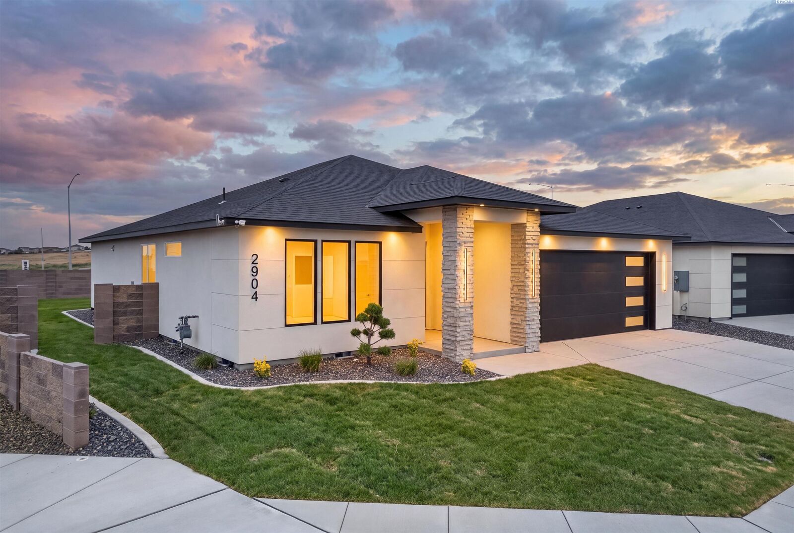 Property Photo: 2904 Meadowlark Ave WA 99352
