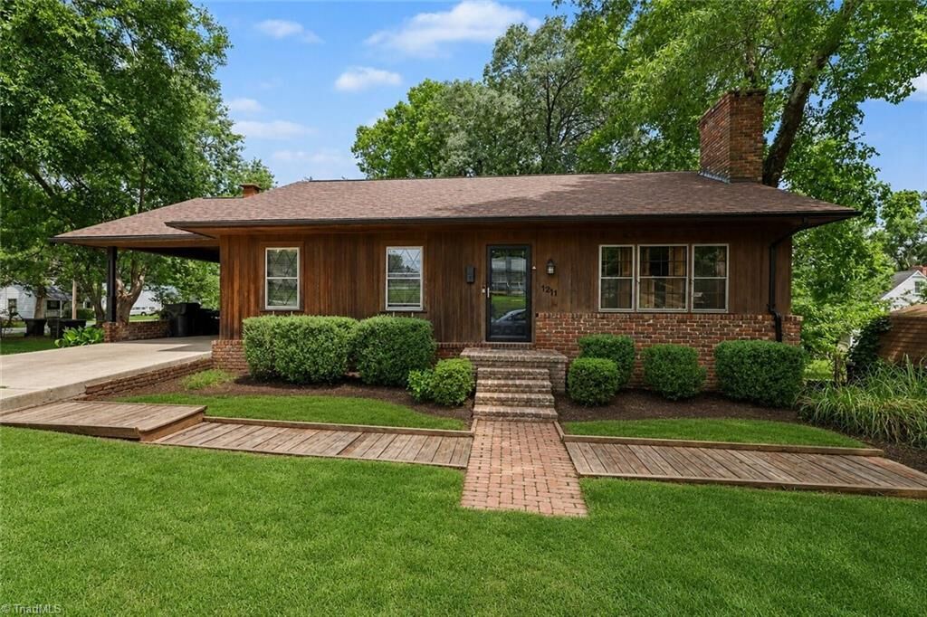 Property Photo: 1211 E Willowbrook Drive NC 27215