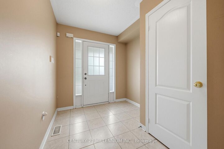 Property Photo:  6399 Spinnaker Circle 6  ON L5W 1Z4 