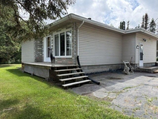 Photo de la propriété:  5377 Highway 11 N N/A  ON P1B 8G3 