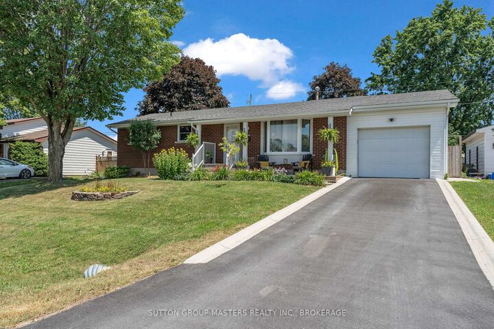 Property Photo: 11 Chesterfield Drive ON K7N 1M3