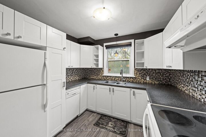 Property Photo: 378 Byron Avenue ON K1Z 6Z2
