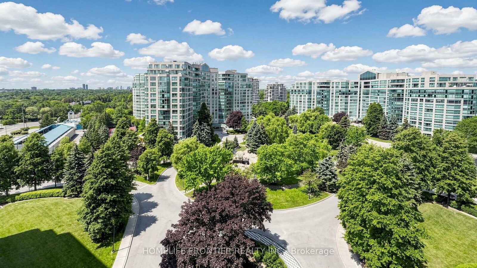 Property Photo: 7825 Bayview Avenue 1016 ON L3T 7N2
