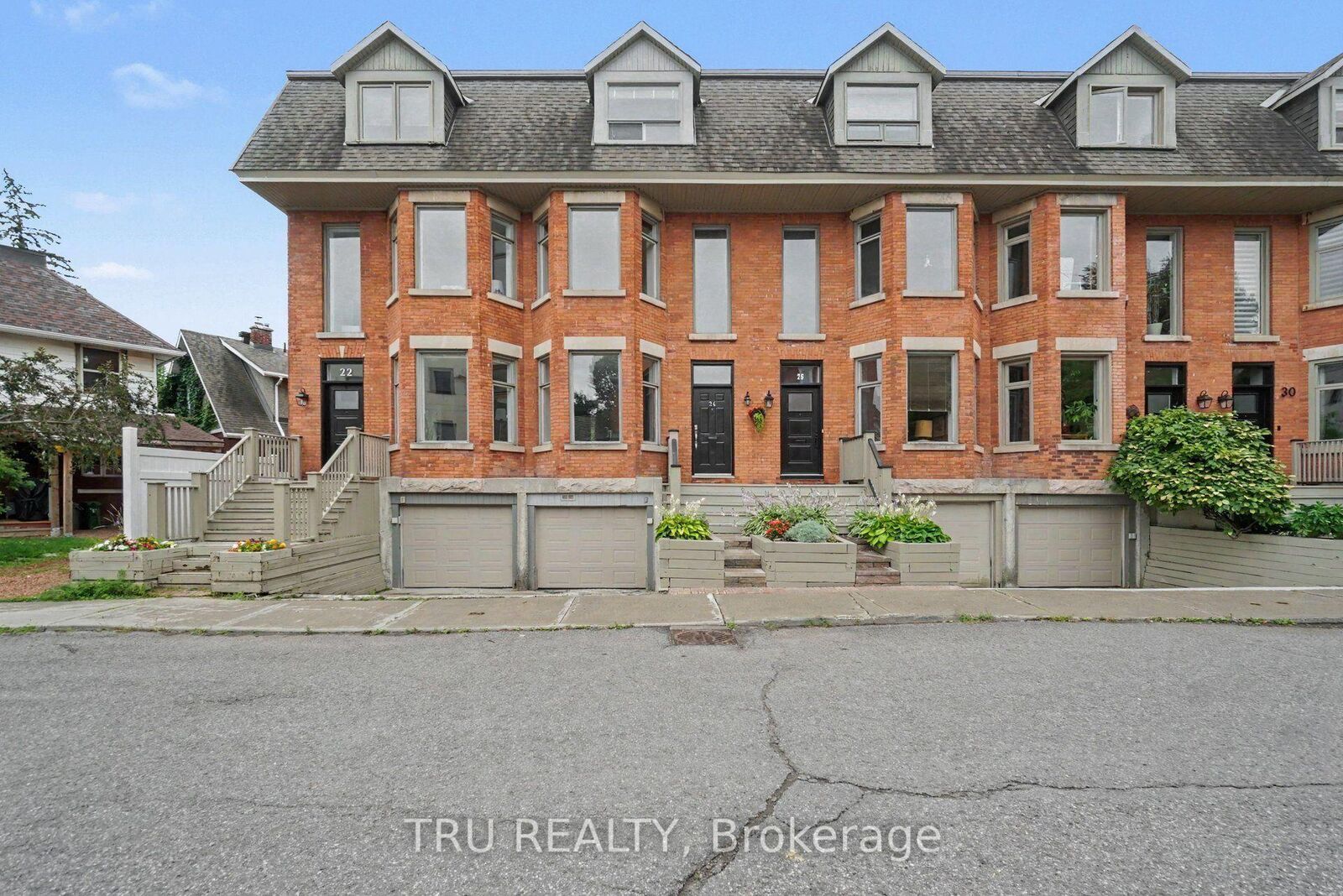 Property Photo: 24 Waverley Street ON K2P 0T9
