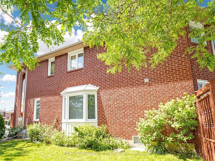 Property Photo: 1622 Sandhurst Crescent ON L1V 6R5