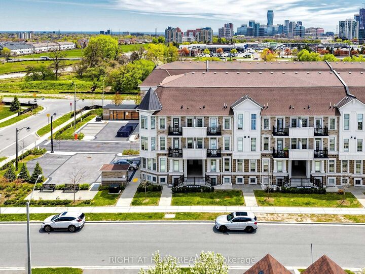 Property Photo:  86 Preston Meadow Avenue 24  ON L4Z 0C8 