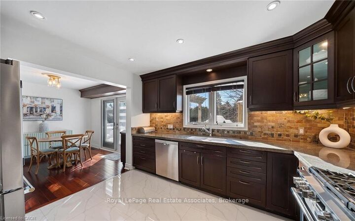 Photo de la propriété: 1550 Woodeden Drive Upper ON L5H 2V3