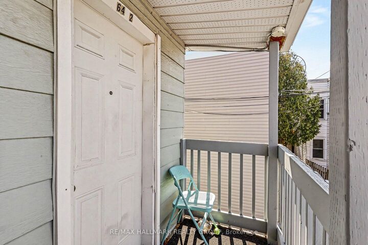 Property Photo:  64 Cobourg Street 2  ON K1N 8G8 