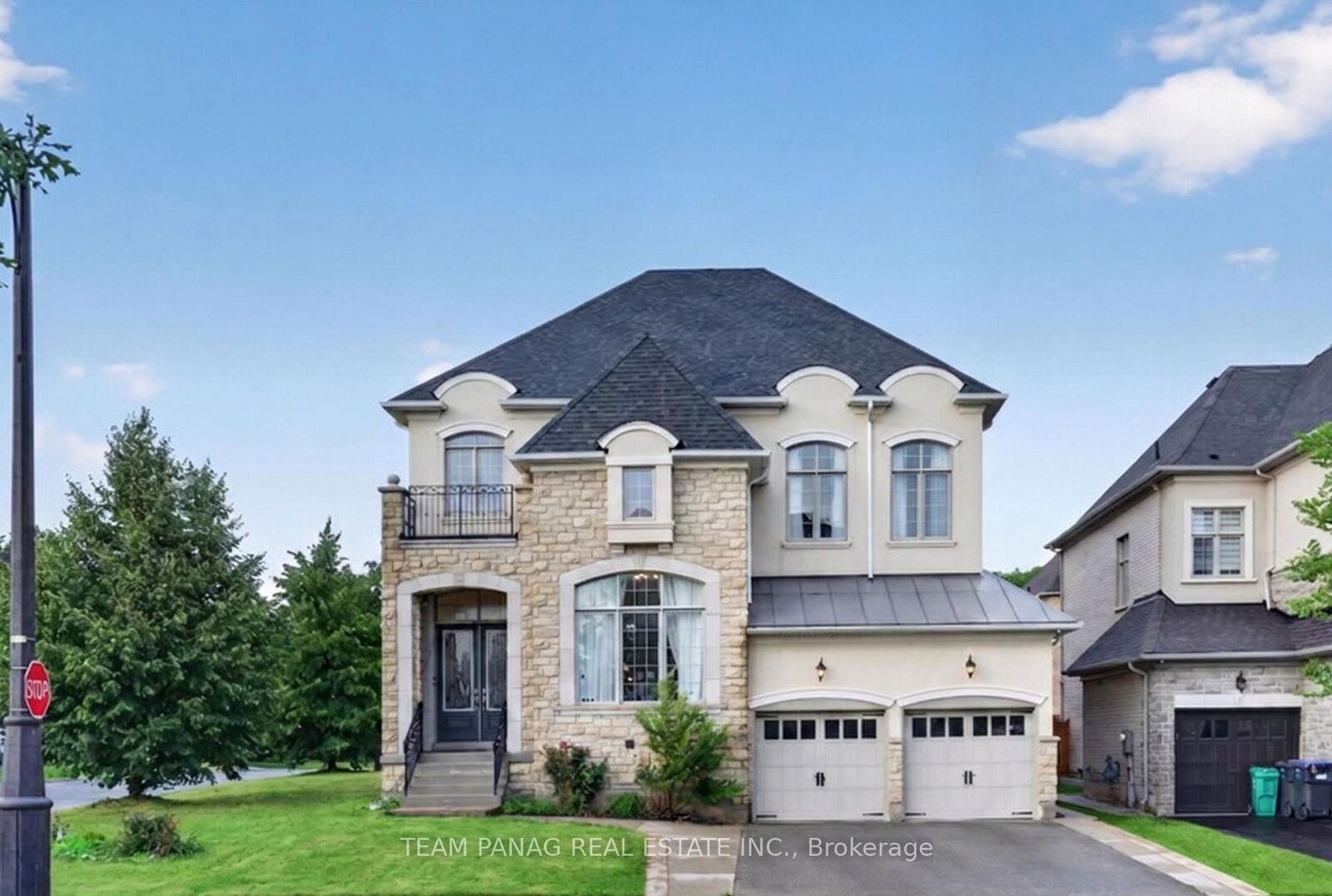 Property Photo: 1 Astrantia Way ON L6X 1P3