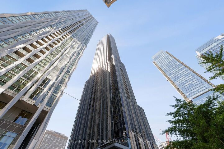Property Photo: 11 Yorkville Avenue 4302 ON M4W 1L2